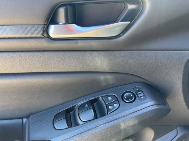 Used 2025 Nissan Altima 2.5 SV FWD image 10