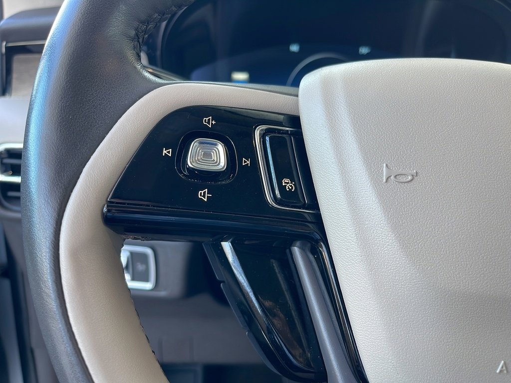 Used 2023 Lincoln Corsair Reserve w/ Equipment Group 201A image 24