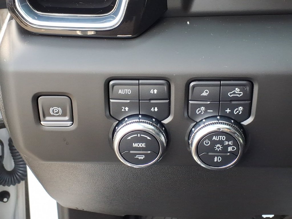 Used 2023 GMC Sierra 1500 Denali w/ Technology Package AWD/4WD image 5