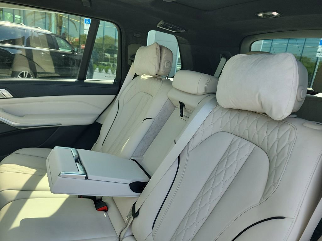 Used 2022 BMW X7 M50i w/ Dynamic Handling Package AWD/4WD image 15