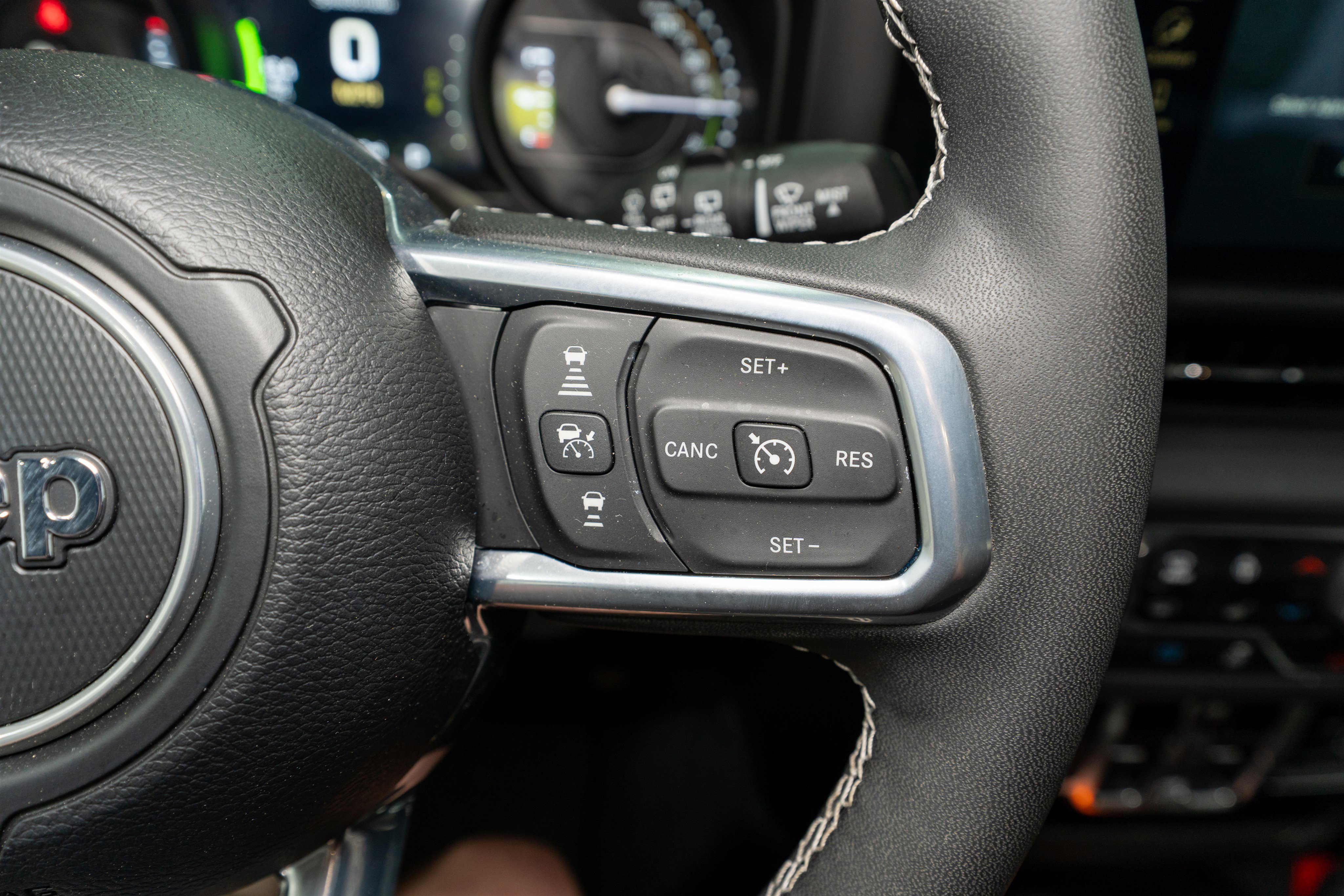Used 2025 Jeep Wrangler Sahara AWD/4WD image 26