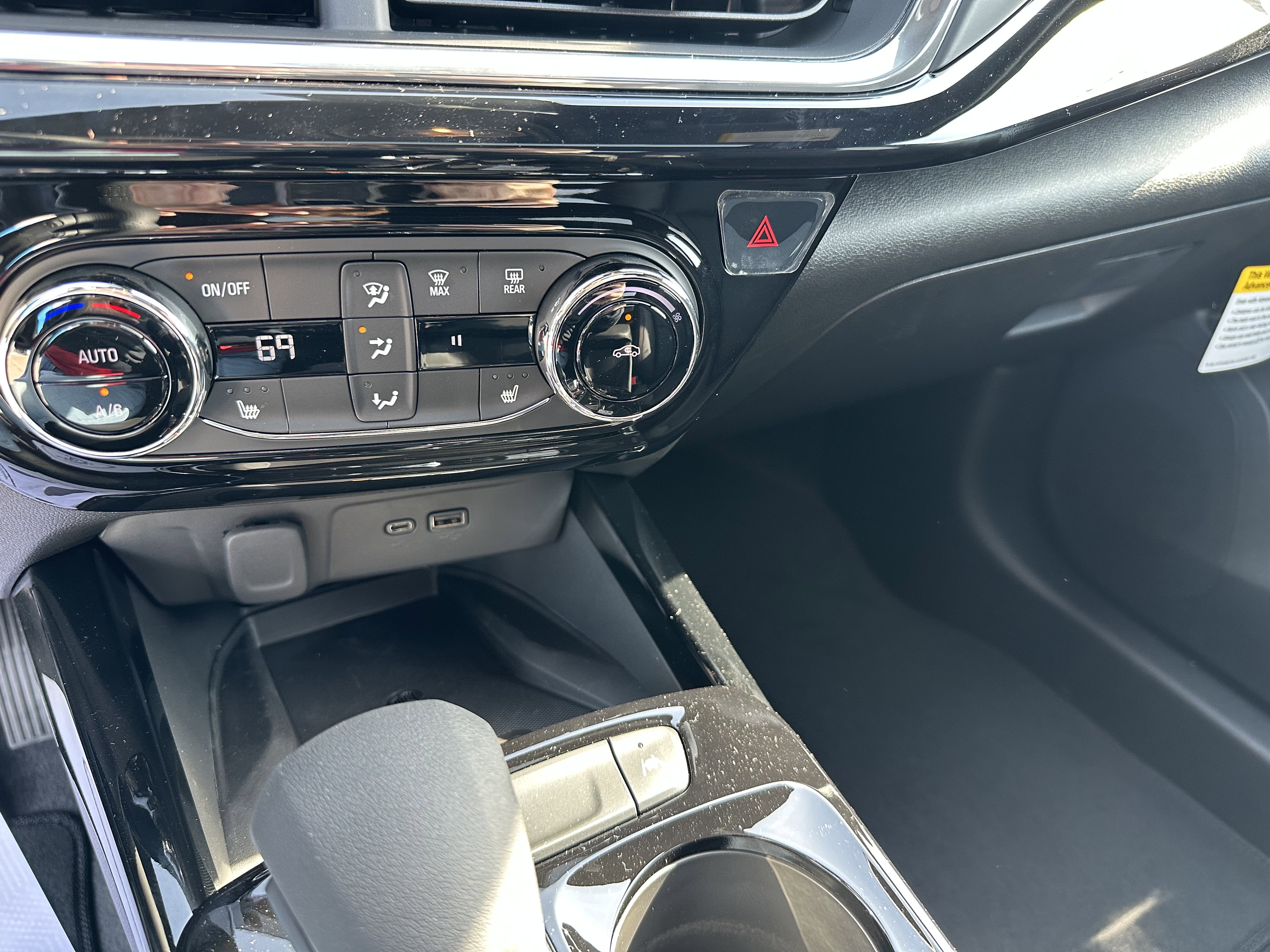 New 2026 Chevrolet Trax RS w/ Sunroof Package image 17