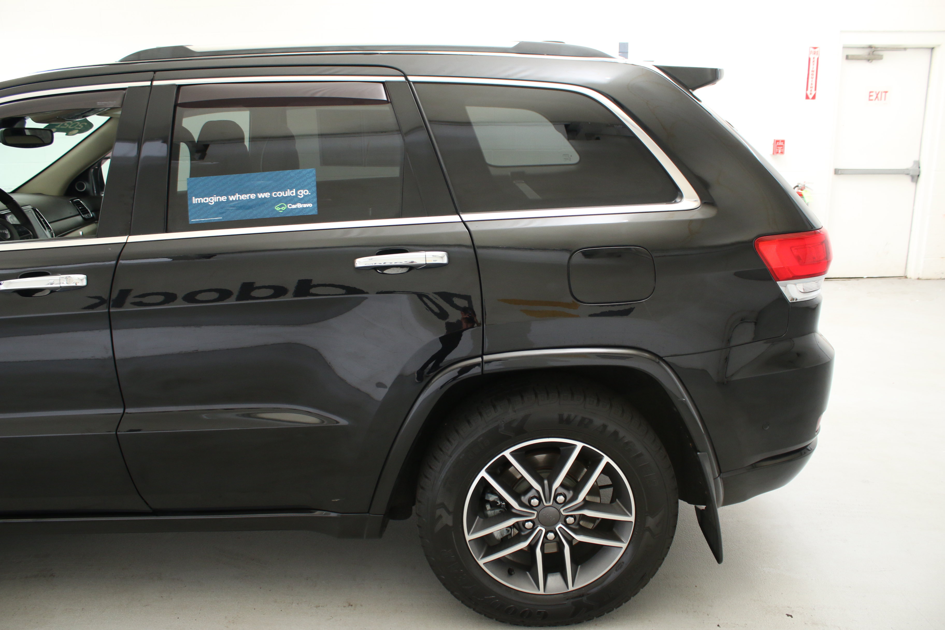 Used 2021 Jeep Grand Cherokee Overland AWD/4WD image 6