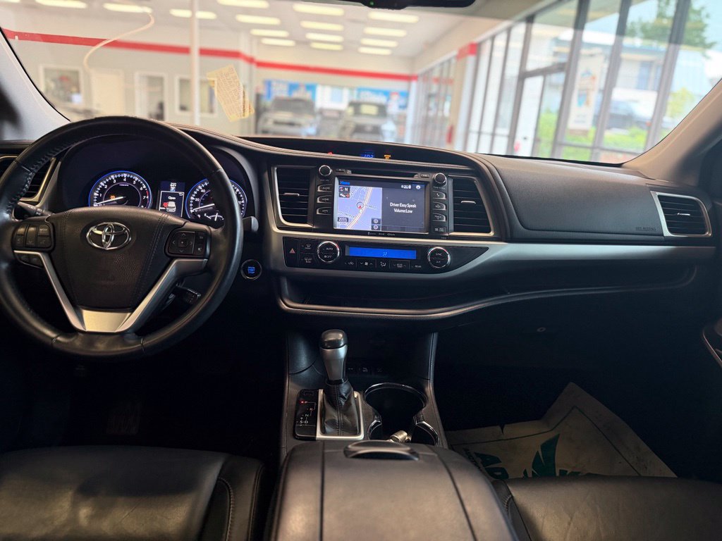 Used 2016 Toyota Highlander XLE AWD/4WD image 12