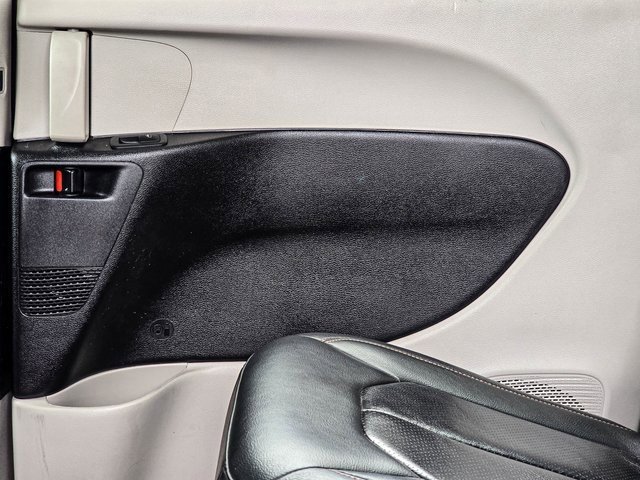 Used 2020 Chrysler Pacifica Touring-L image 33
