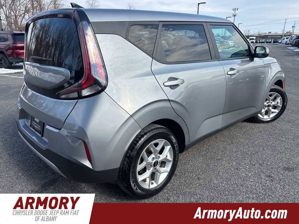 Used 2023 Kia Soul LX w/ LX Technology Package image 4
