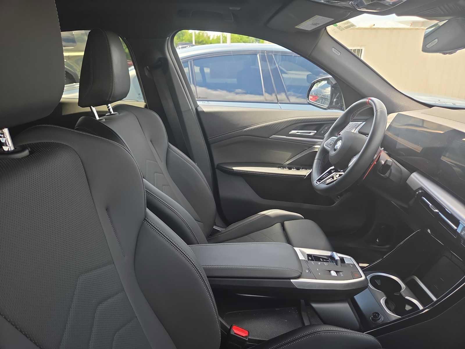 Used 2025 BMW X2 M35i AWD/4WD image 4