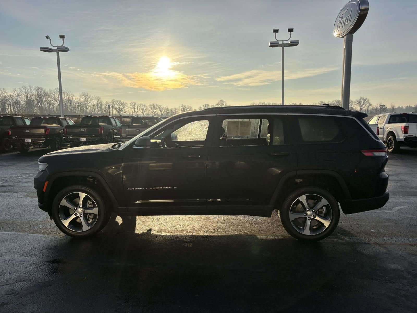 Used 2023 Jeep Grand Cherokee L Limited image 5