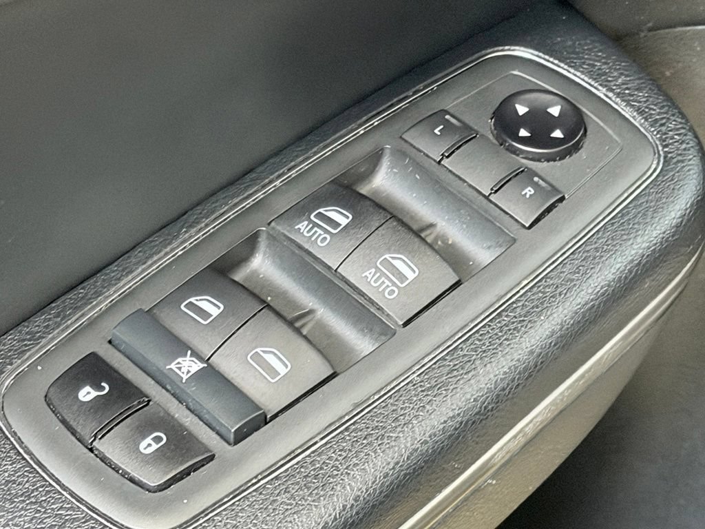 Used 2014 Chrysler 300 C AWD/4WD image 11