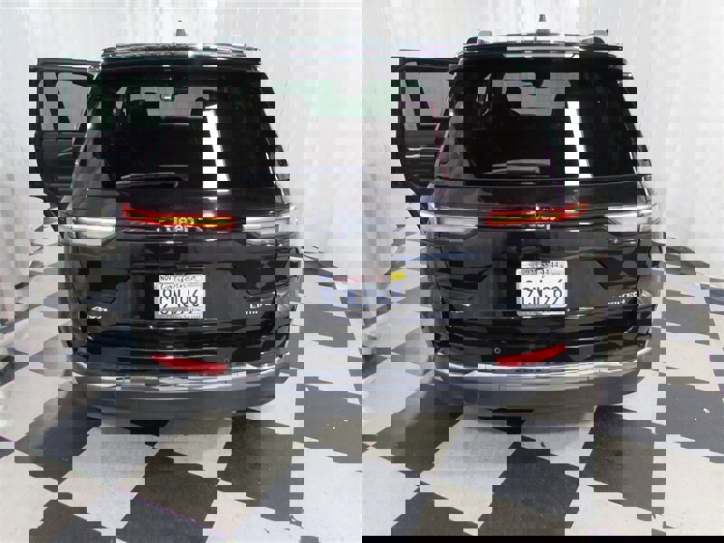 Used 2023 Jeep Grand Cherokee Limited image 39