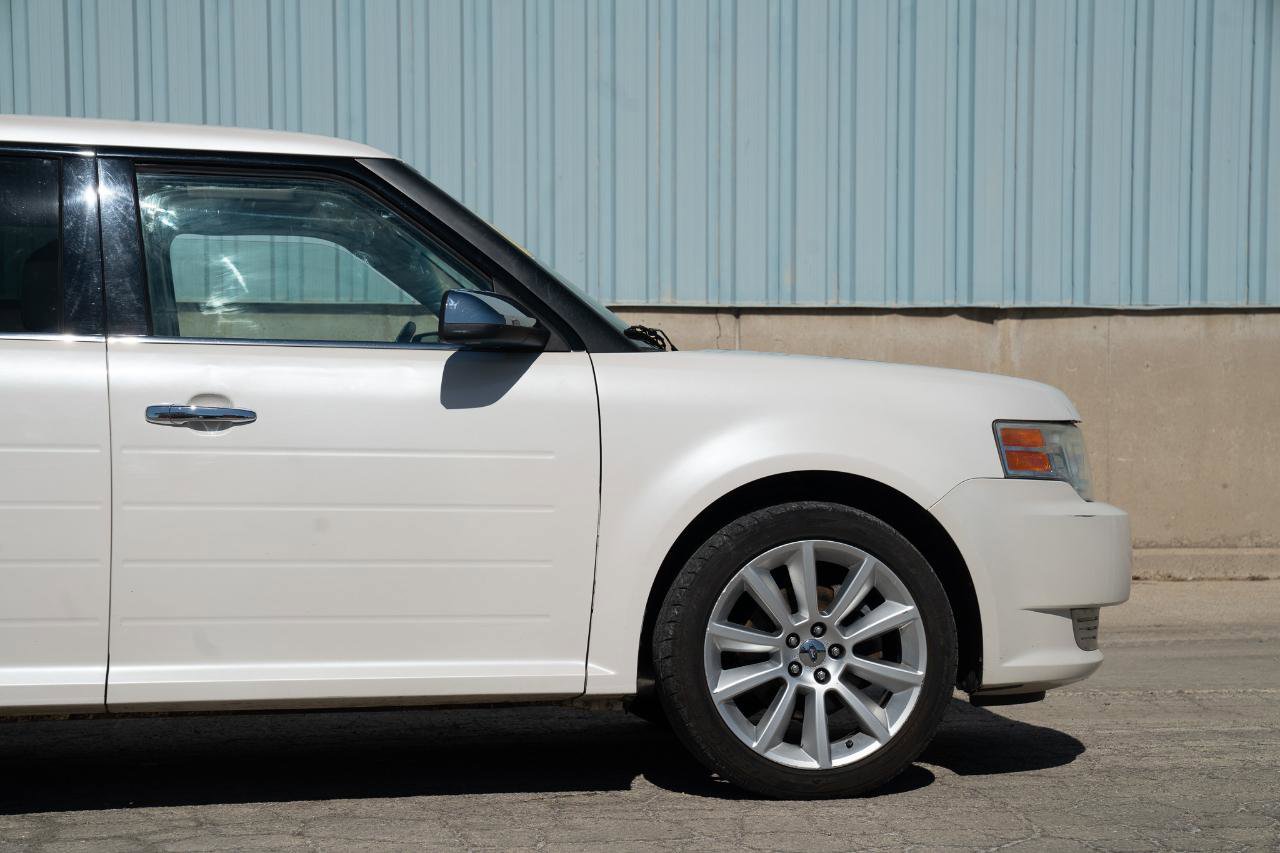Used 2011 Ford Flex Limited w/ Rapid Spec Order Code image 11