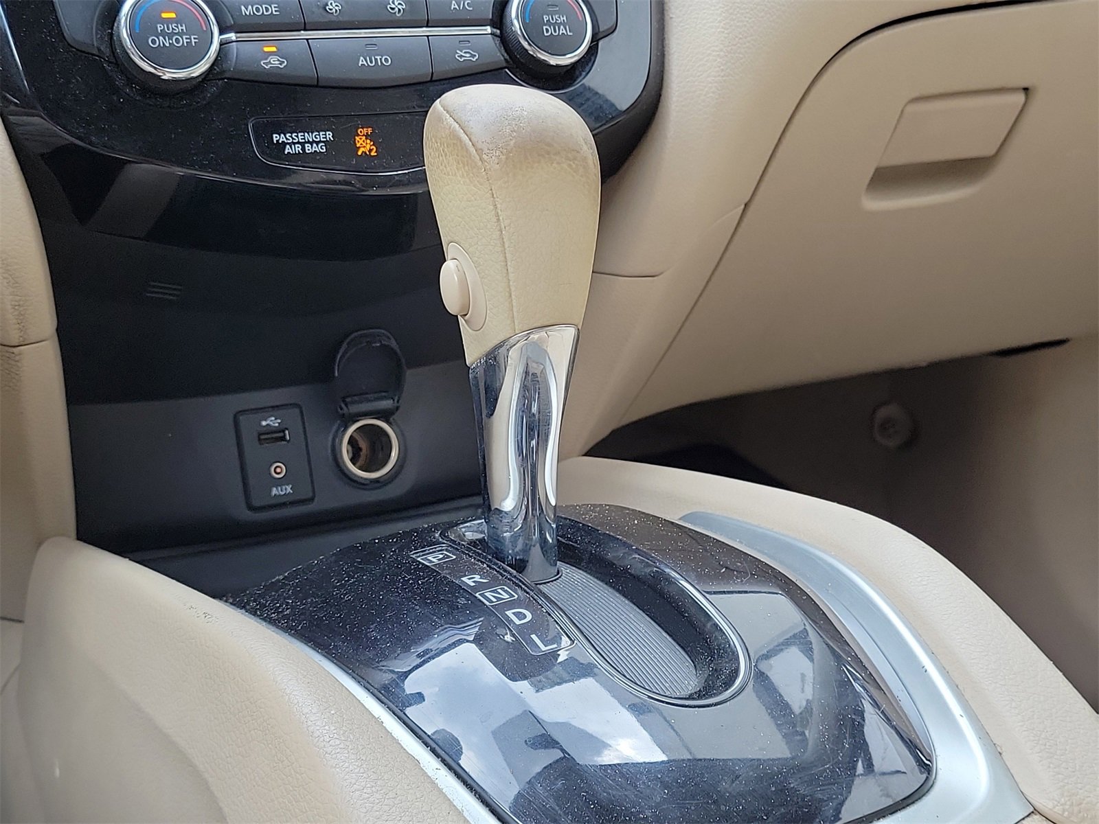 Used 2015 Nissan Rogue SV image 25