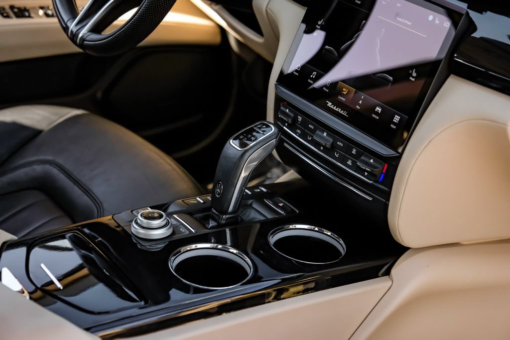 Used 2022 Maserati Quattroporte Modena RWD image 25