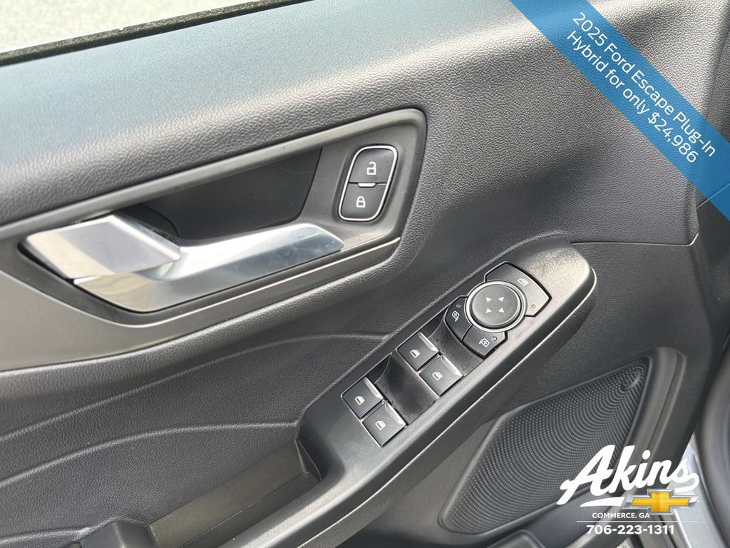 Used 2025 Ford Escape SE FWD image 18