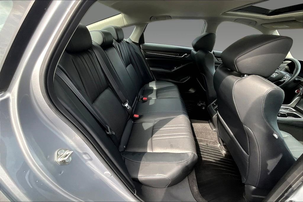 Used 2018 Honda Accord Touring image 16