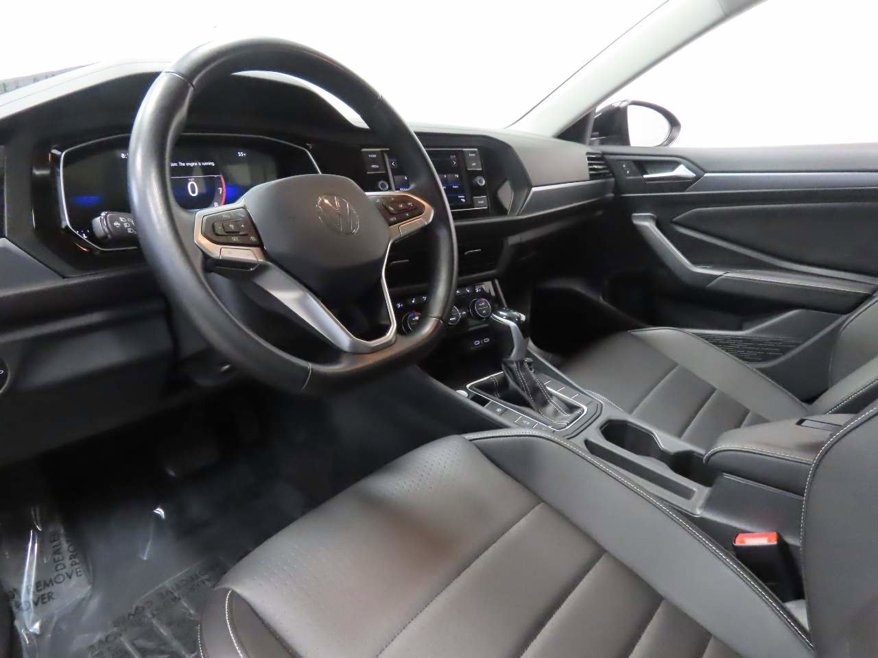 Certified 2024 Volkswagen Jetta SE image 9