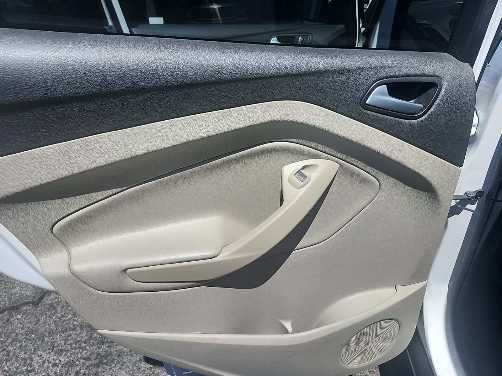Used 2019 Ford Escape SE FWD image 17