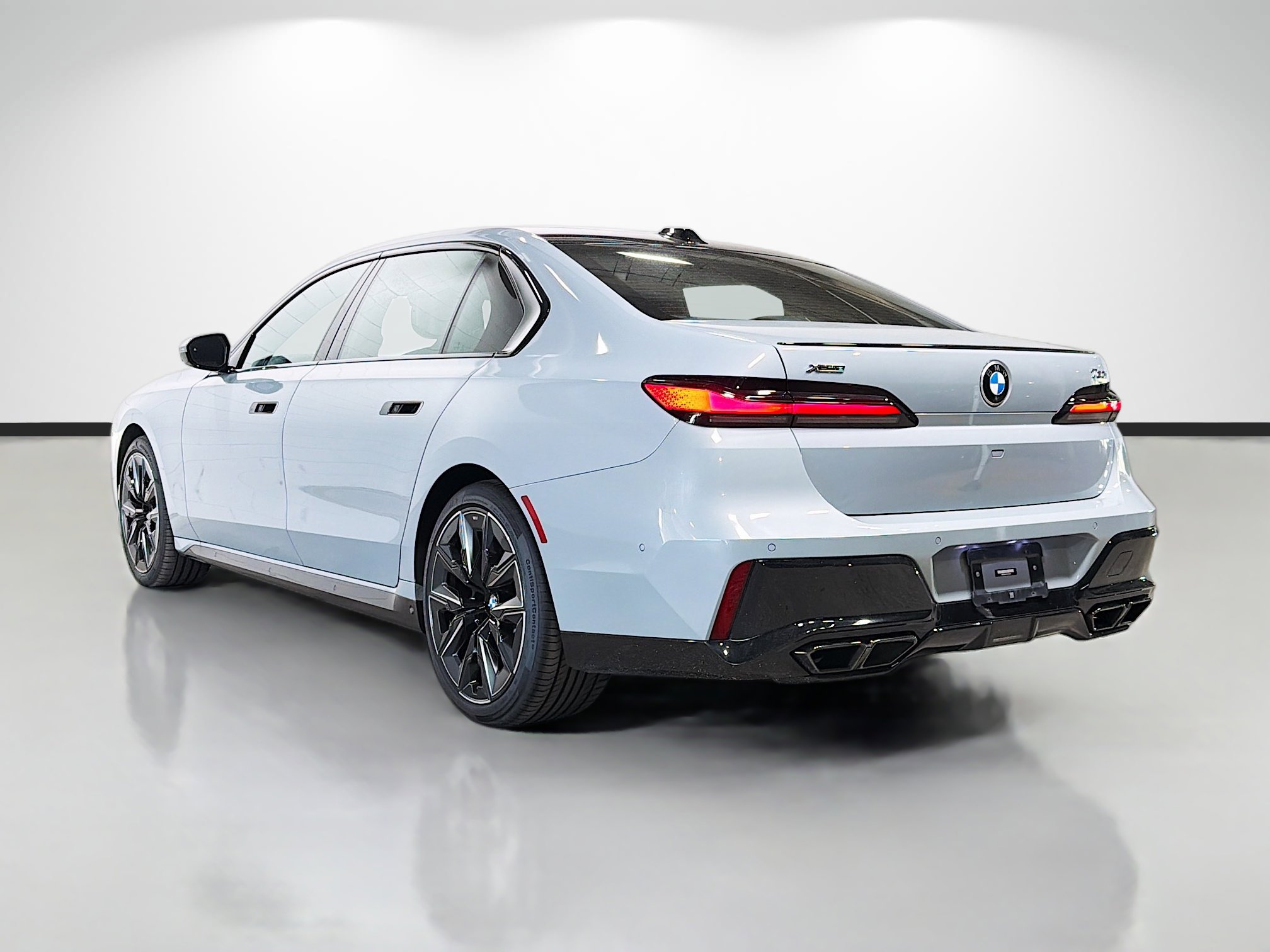 Used 2023 BMW 760i xDrive w/ Executive Package image 5