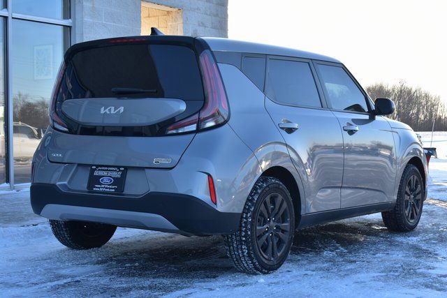 Used 2023 Kia Soul LX image 11