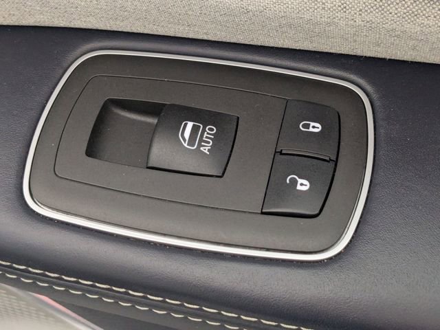 Certified 2022 RAM 1500 Limited image 37