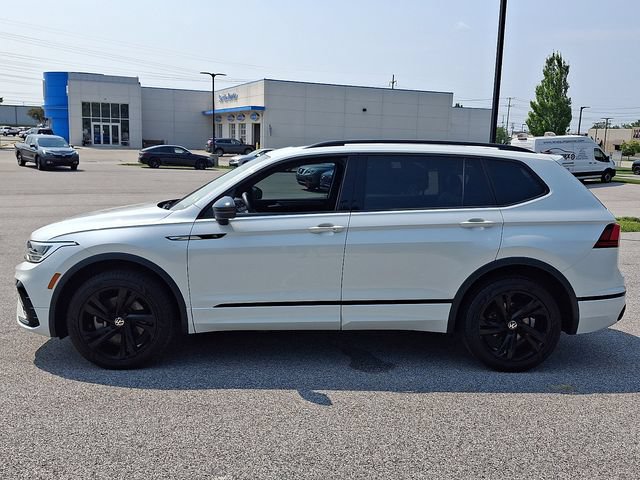 Used 2023 Volkswagen Tiguan SE R-Line AWD/4WD image 5