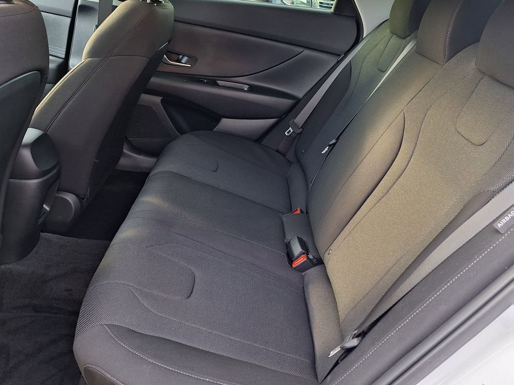 Certified 2025 Hyundai Elantra SE image 12