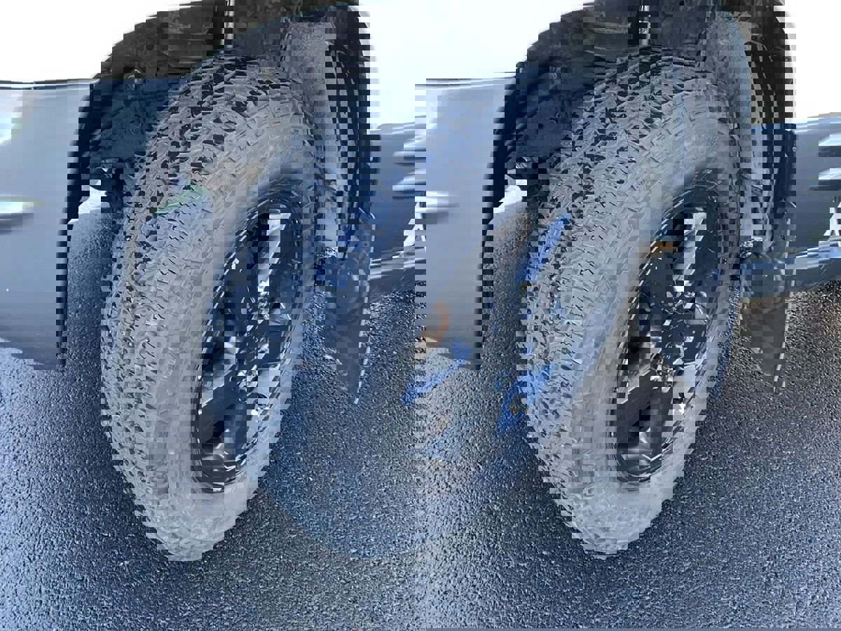 Used 2004 Jeep Grand Cherokee Laredo w/ Trailer Tow Prep Group image 12