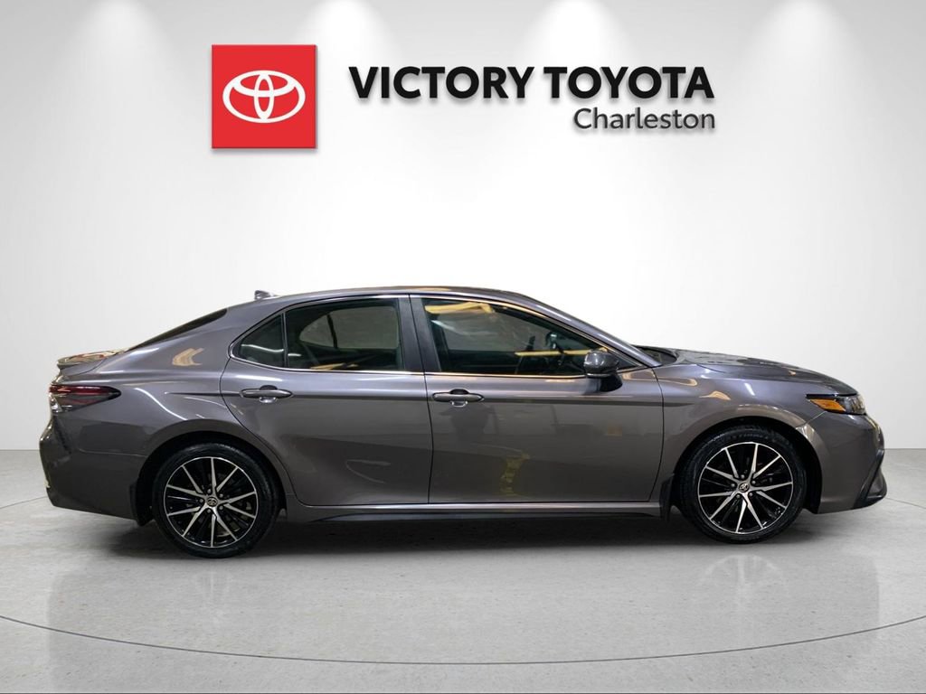 Used 2023 Toyota Camry SE w/ Blackout Package (TMS) image 6