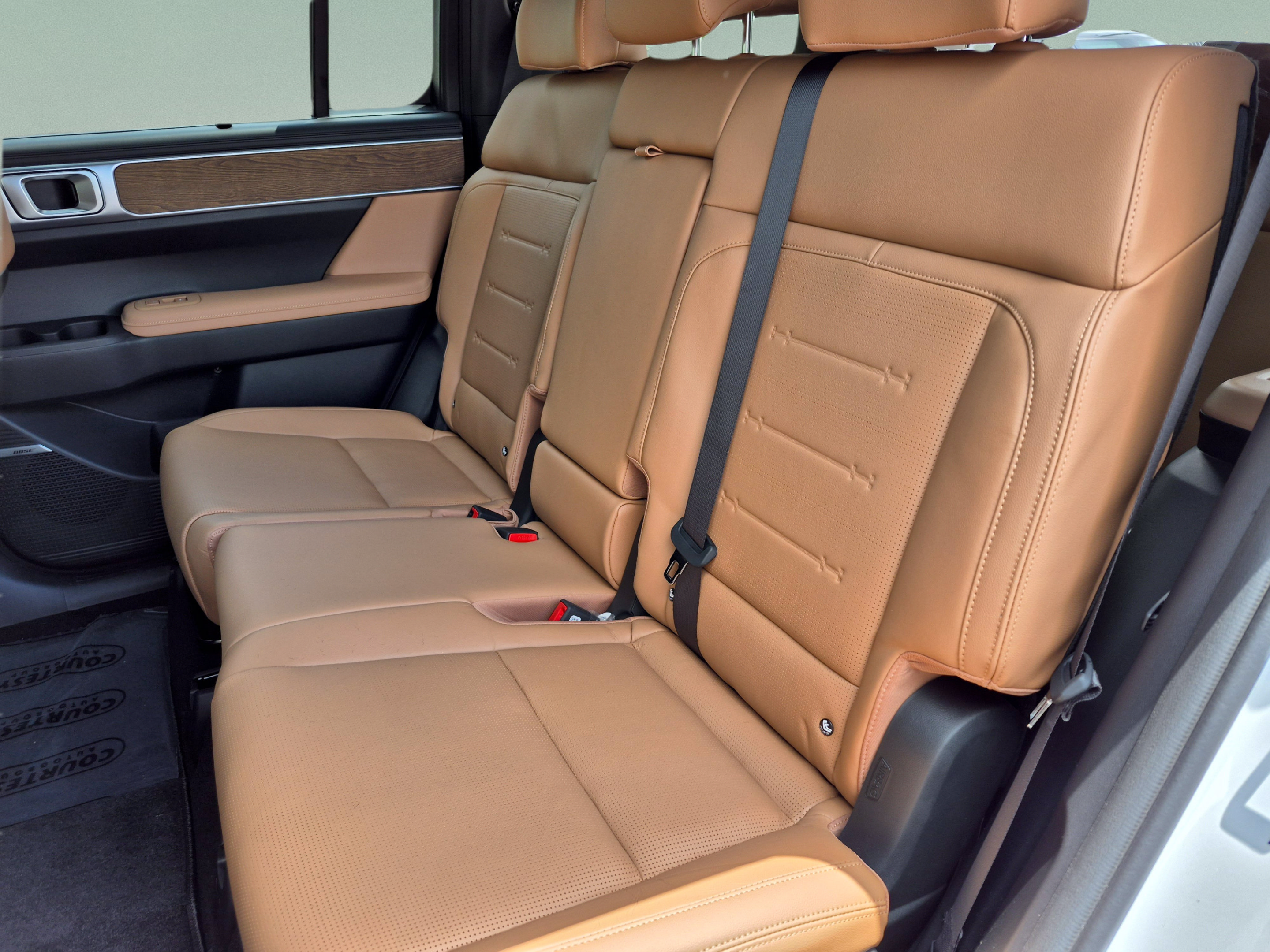 New 2026 Hyundai Santa Fe Limited FWD image 19