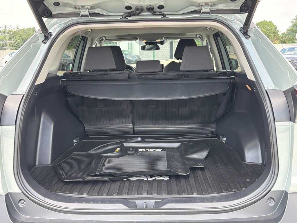 Used 2021 Toyota RAV4 XLE w/ Convenience Package AWD/4WD image 5