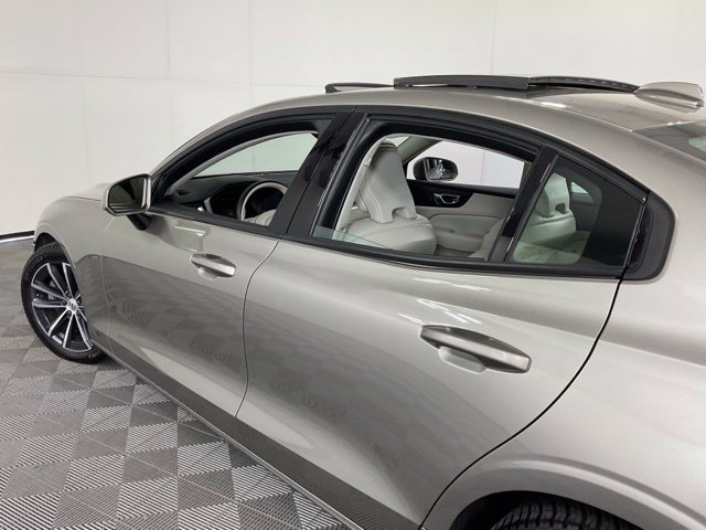 Used 2021 Volvo S60 T5 Momentum FWD image 38