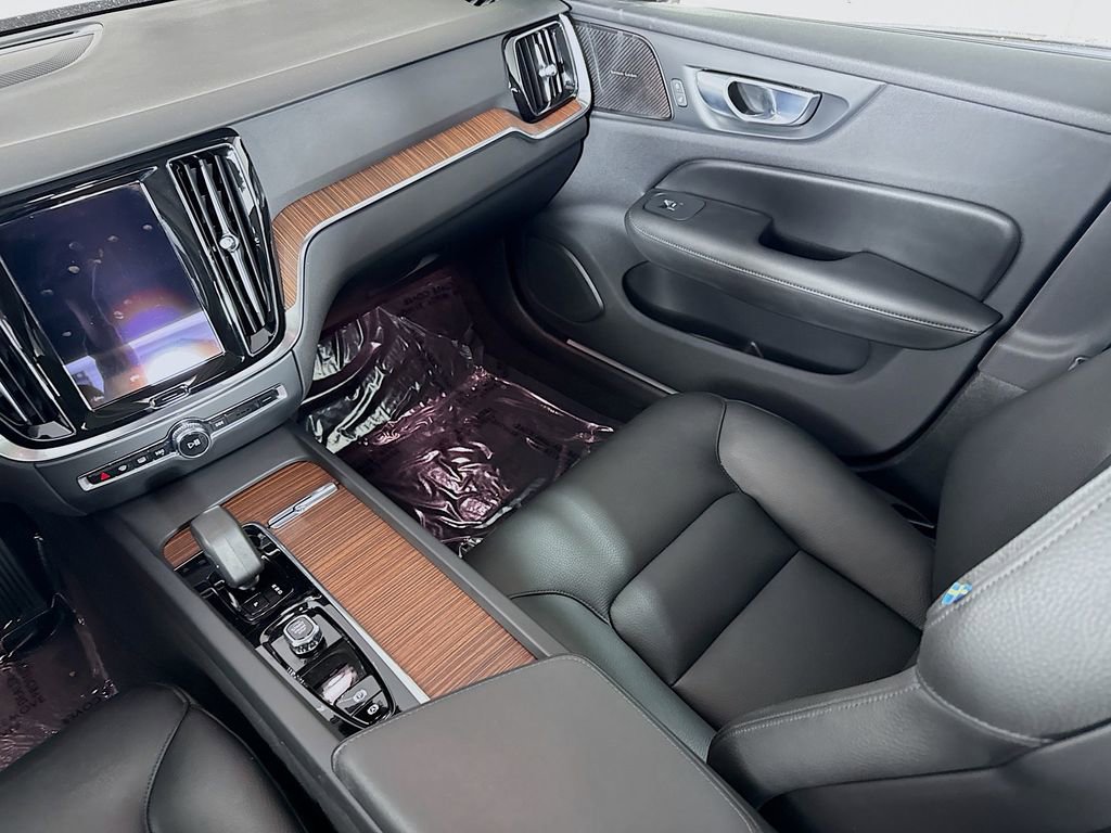 Used 2025 Volvo S60 B5 Plus AWD/4WD image 25