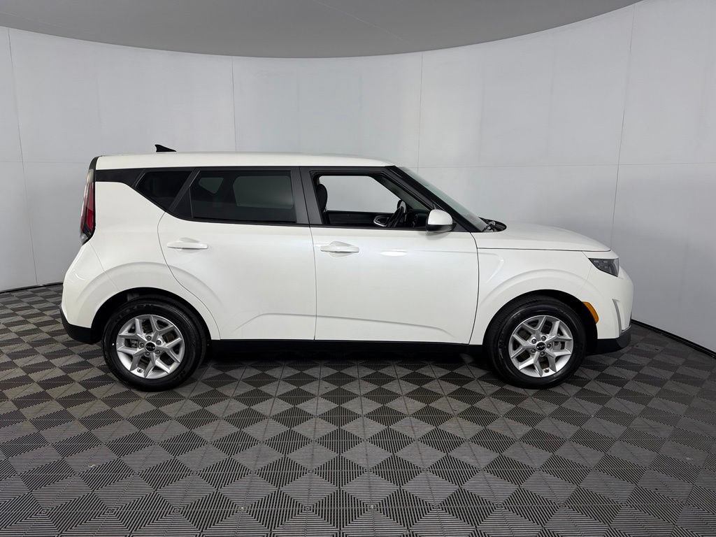 Used 2025 Kia Soul LX w/ LX Technology Package FWD image 5