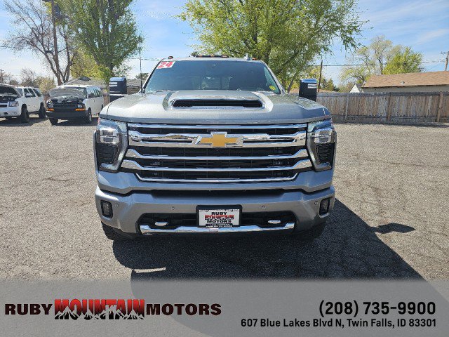 Used 2024 Chevrolet Silverado 3500 High Country w/ High Country Premium Package AWD/4WD image 2