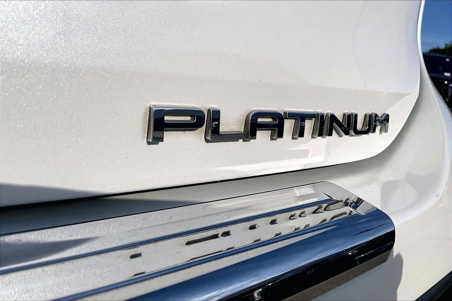 Used 2020 Toyota Highlander Platinum FWD image 10