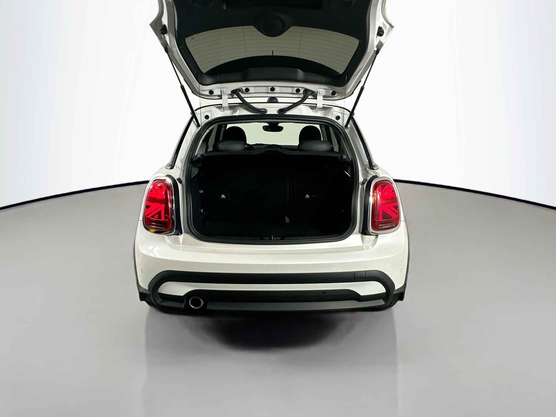 Used 2023 MINI Cooper 2-Door Hardtop image 30