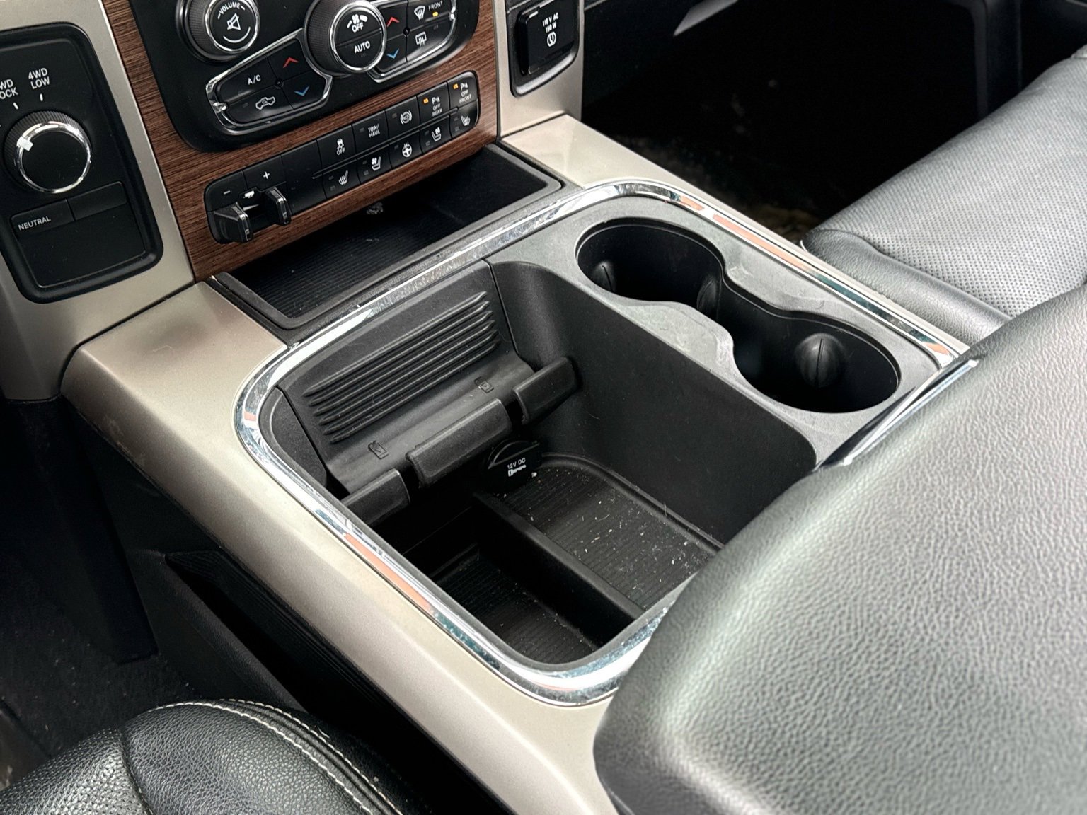 Used 2018 RAM 2500 Laramie w/ Cold Weather Group image 19