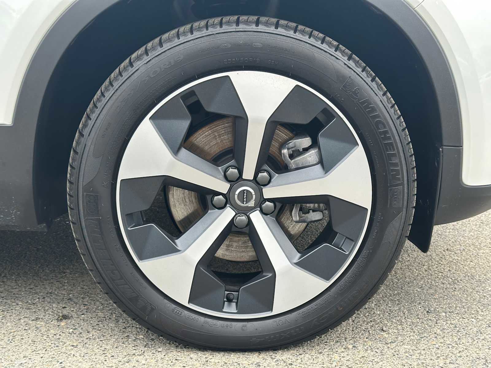 Used 2025 Volvo XC40 B5 Core w/ Protection Package Premier AWD/4WD image 9