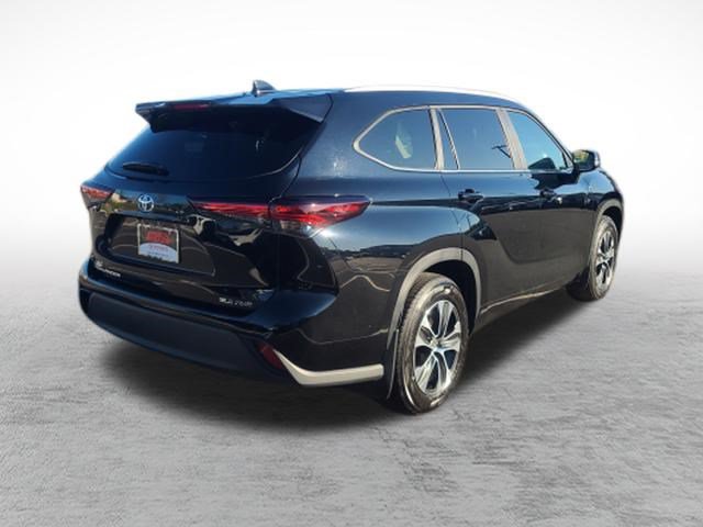 Certified 2026 Toyota Highlander XLE AWD/4WD image 7