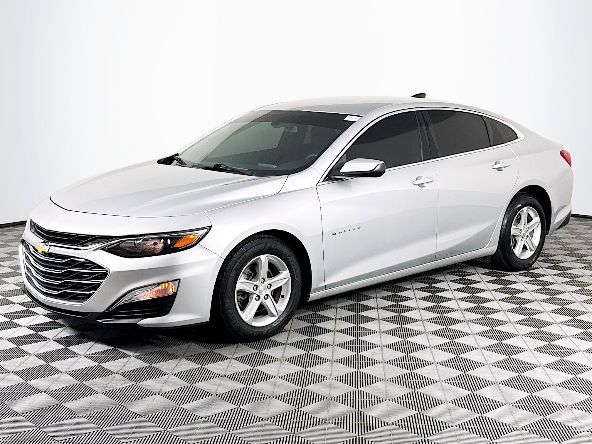 Used 2021 Chevrolet Malibu LS image 4
