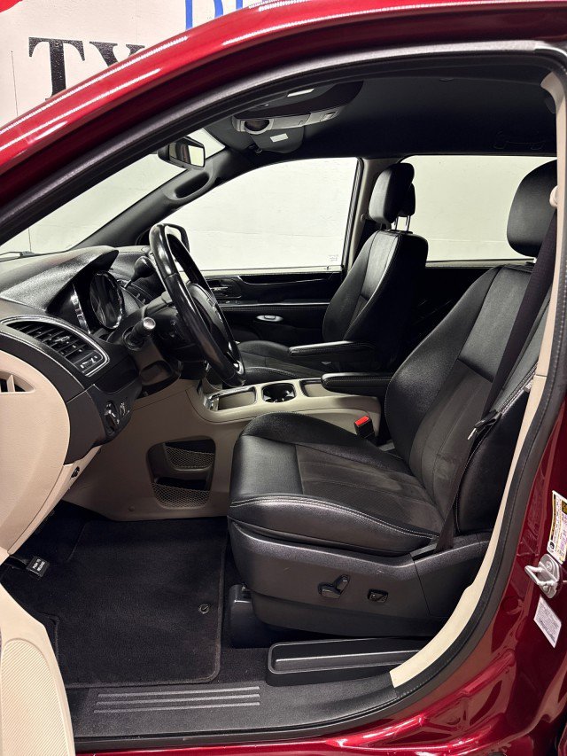 Used 2019 Dodge Grand Caravan SXT image 30