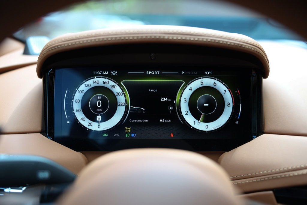 Used 2024 Aston Martin DB12 Convertible image 40