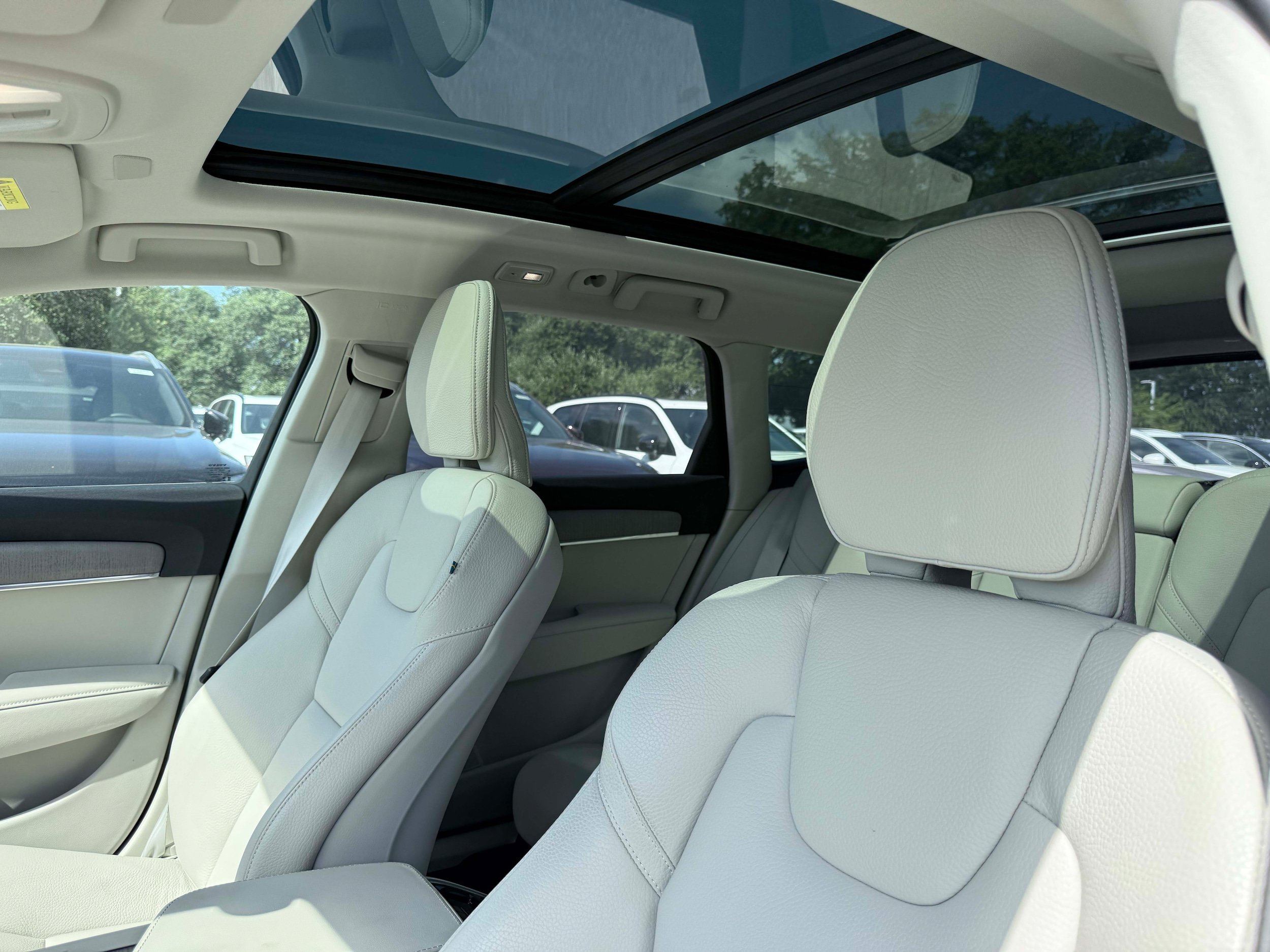 Certified 2025 Volvo V90 B6 Cross Country Plus AWD/4WD image 11