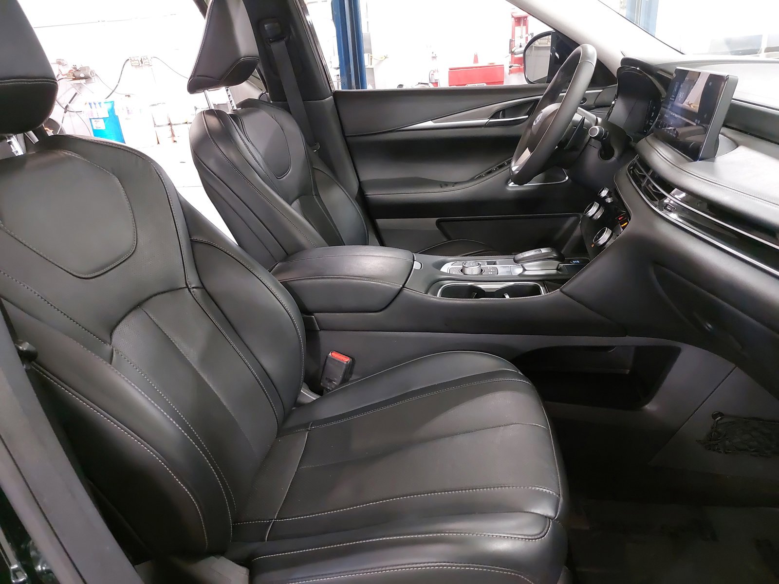 Used 2023 INFINITI QX60 Luxe w/ Performance Audio Package image 10