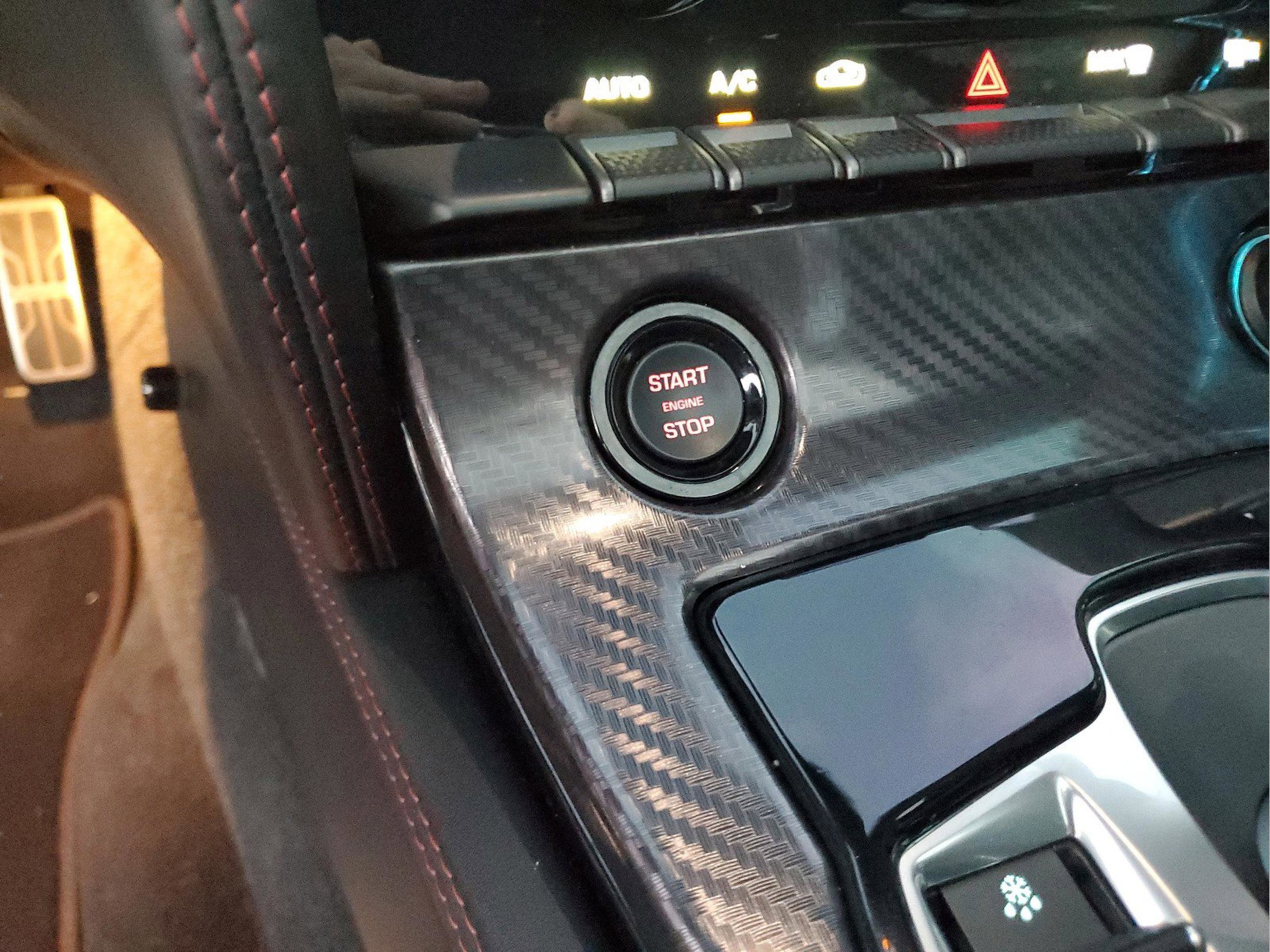 Used 2016 Jaguar F-TYPE R image 19