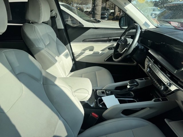 Used 2024 Kia Telluride S image 5
