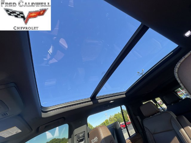 Used 2024 Chevrolet Suburban High Country w/ Advanced Technology Package AWD/4WD image 24