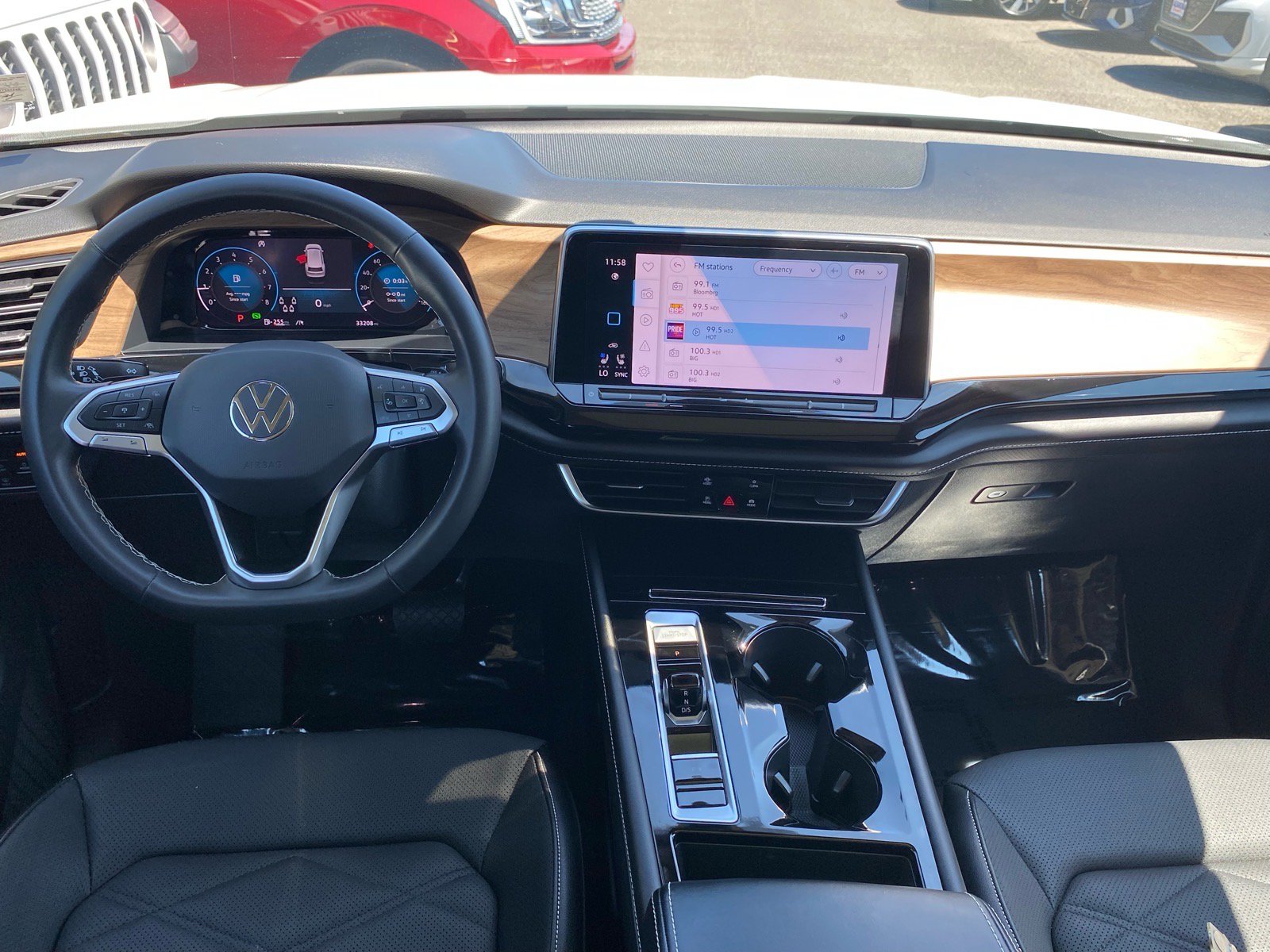 Certified 2024 Volkswagen Atlas SE w/ Panoramic Sunroof Package AWD/4WD image 11