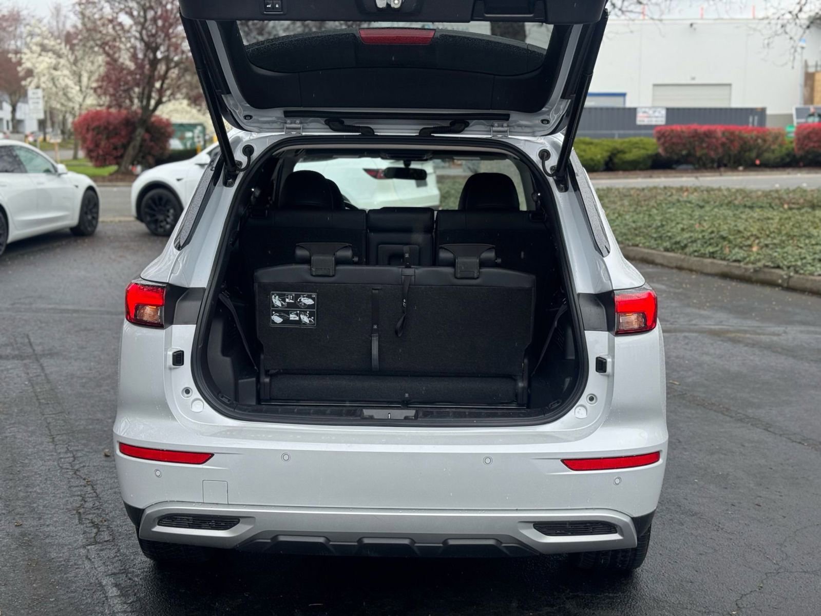 Used 2024 Mitsubishi Outlander 4WD Plug-In Hybrid image 8