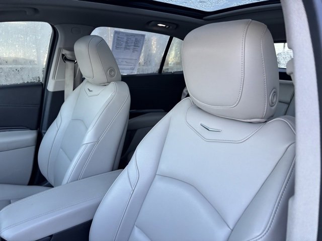 Used 2019 Cadillac XT4 Luxury w/ Cold Weather Package image 12